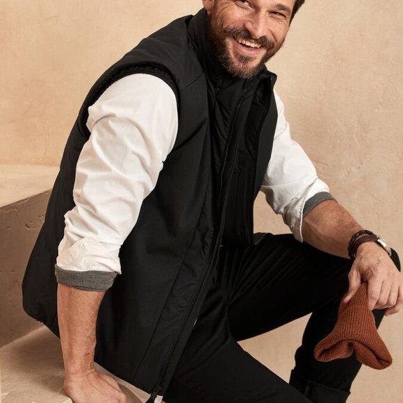 Banana Republic Other - Banana Republic BR Sport Cloud Tech Puffer Vest size XL Black